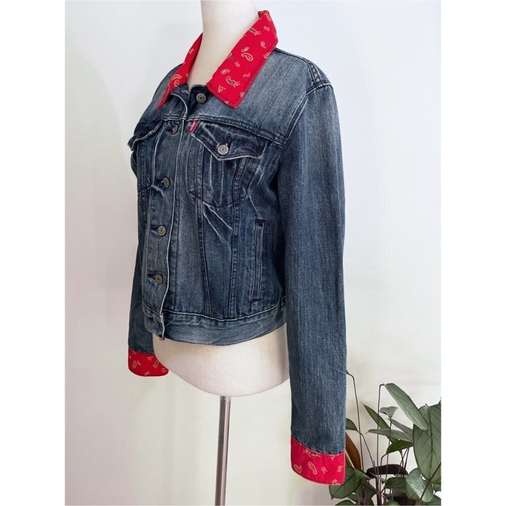 EUC Levi’s Red Bandanna Trim 100% Cotton Classic Denim Jean Jacket L - Picture 6 of 8